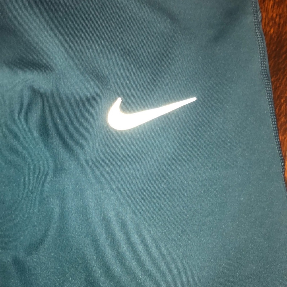 Nike Crop Fit Run Tights - Picture 2 of 7
